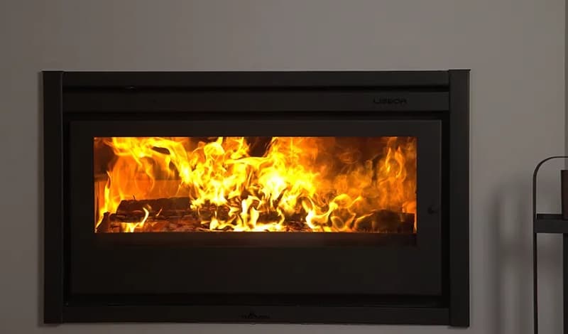 Guía de calefacción: Estufa a leña o a pellet: cuál encaja mejor con tu rutina