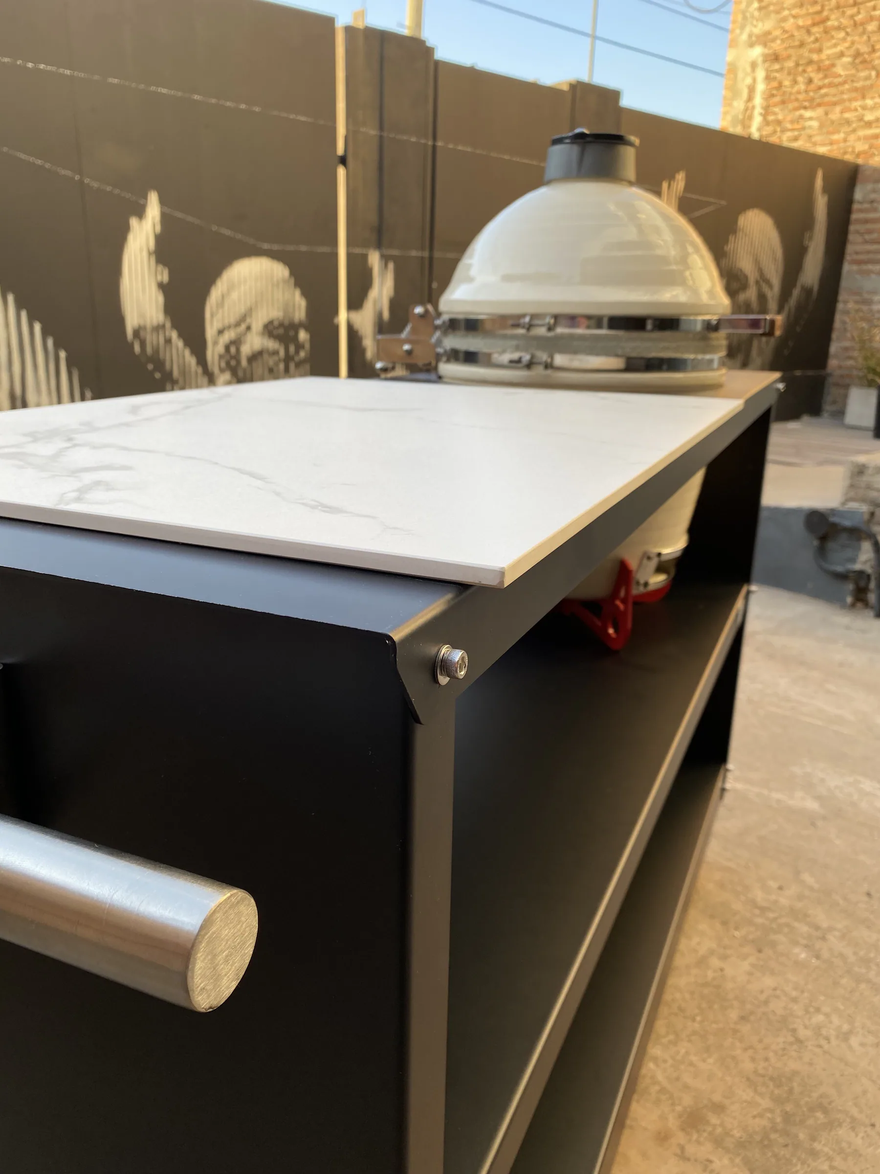 ISLA MOVIL KAMADO DEKTON 1.20 ancho - CHAPA NEGRA